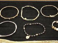 12 diverse armbanden - afbeelding 2 van  4