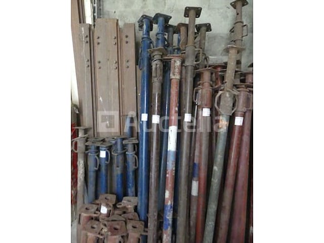 12 diverse rekwisieten - afbeelding 1 van  2