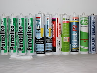 12 diverse tubes waaronder siliconen - afbeelding 1 van  3