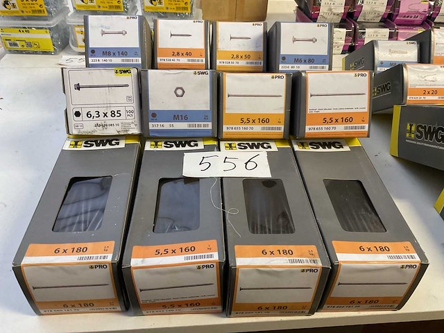 12 dozen bouten moeren en nagels - afbeelding 2 van  7