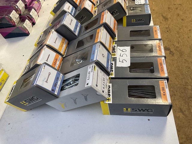 12 dozen bouten moeren en nagels - afbeelding 7 van  7