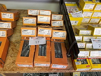 12 dozen keilbouten met gesmeede haak of oog ; ankerstang - afbeelding 1 van  8