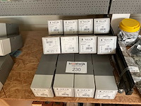 12 dozen pluggen - afbeelding 1 van  5