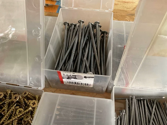 12 dozen schroeven en nagels - afbeelding 4 van  4