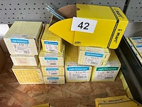 12 dozen schroeven