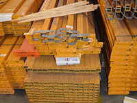 12 gele dwarsbalken afm. 3,60m jungheinrich, 2 oranje dwarsbalken afm. 3,60m stow, 138 backstops dwarsbalken afm. 3,60m jungheinrich - afbeelding 2 van  8