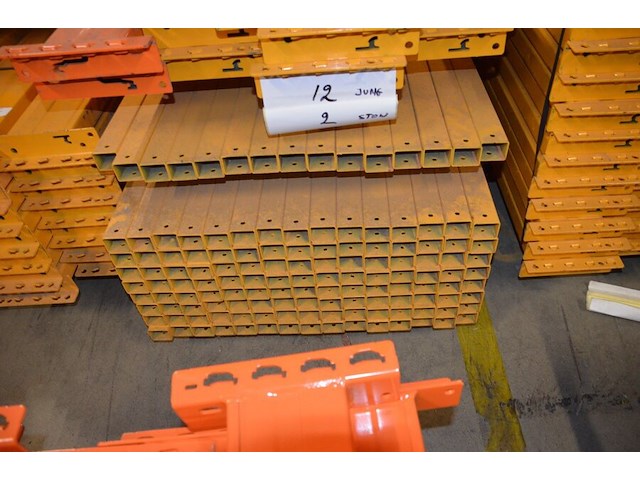 12 gele dwarsbalken afm. 3,60m jungheinrich, 2 oranje dwarsbalken afm. 3,60m stow, 138 backstops dwarsbalken afm. 3,60m jungheinrich - afbeelding 4 van  8