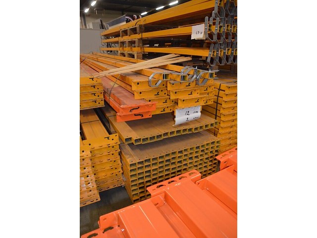 12 gele dwarsbalken afm. 3,60m jungheinrich, 2 oranje dwarsbalken afm. 3,60m stow, 138 backstops dwarsbalken afm. 3,60m jungheinrich - afbeelding 5 van  8