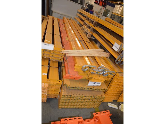 12 gele dwarsbalken afm. 3,60m jungheinrich, 2 oranje dwarsbalken afm. 3,60m stow, 138 backstops dwarsbalken afm. 3,60m jungheinrich - afbeelding 6 van  8