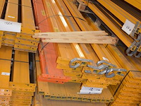 12 gele dwarsbalken afm. 3,60m jungheinrich, 2 oranje dwarsbalken afm. 3,60m stow, 138 backstops dwarsbalken afm. 3,60m jungheinrich - afbeelding 6 van  8