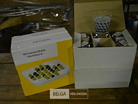 ±12 glaasjes en 2 olijfschotels - afbeelding 1 van  2