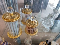 12 hangeblazen egyptische parfumflesjes, 3 decoratieve glazen opbergpotten met inhoud parfum staaltjes - afbeelding 7 van  8