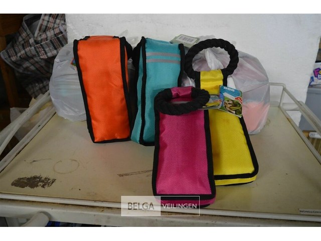 ±12 hondenspeeltjes - afbeelding 1 van  2