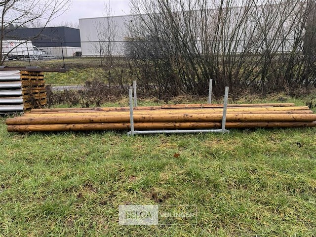 ± 12 houten palen ± 5.00m lengte - afbeelding 1 van  7