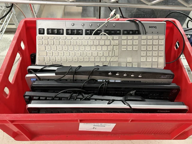 12 keyboards - afbeelding 1 van  1