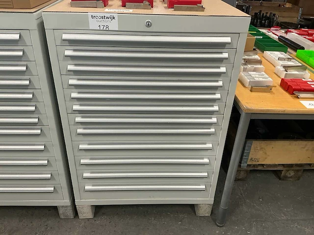 12-laden materiaalkast - afbeelding 1 van  5