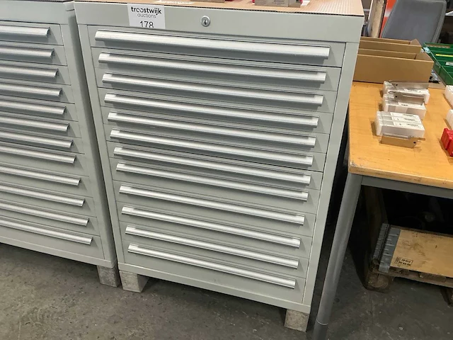 12-laden materiaalkast - afbeelding 2 van  5