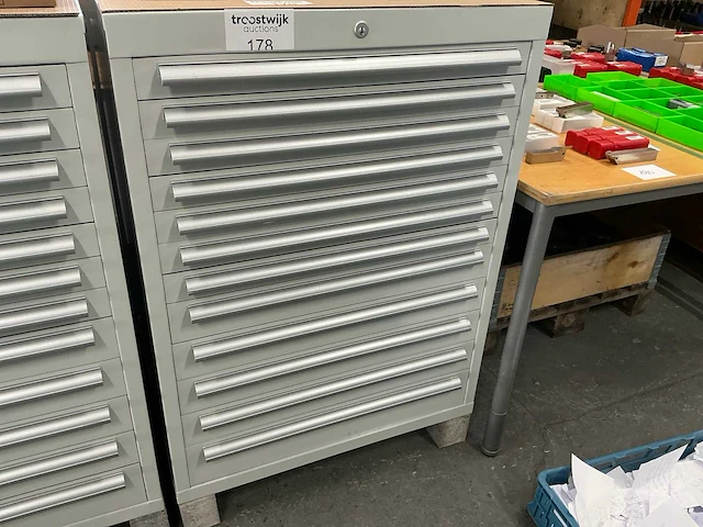 12-laden materiaalkast - afbeelding 3 van  5