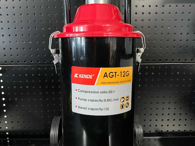 12 liter mobiele pneumatische vetpomp 300-400 bar persdruk - afbeelding 2 van  3
