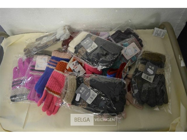 ±12 paar iv. soorten handschoenen - afbeelding 1 van  4
