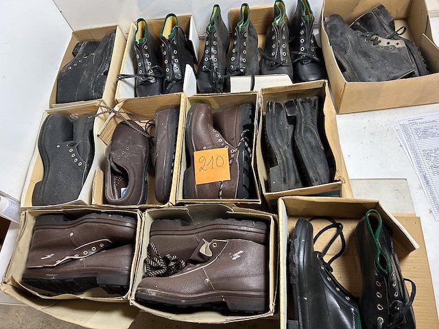 12 paar veiligheidsschoenen - afbeelding 1 van  1