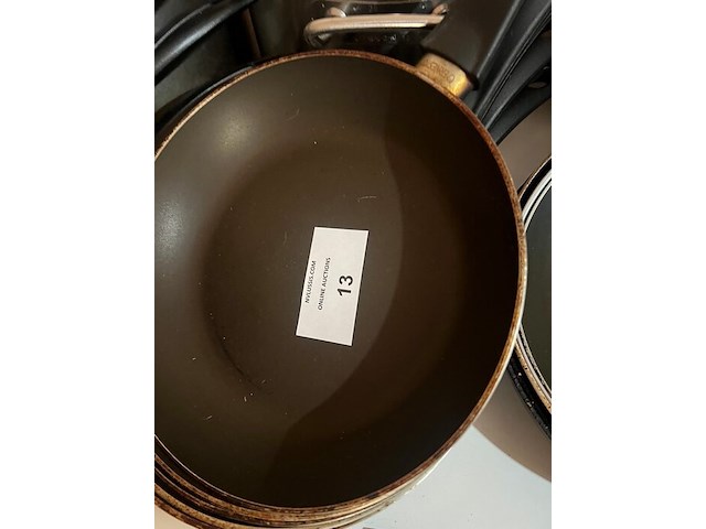 12 pannen, ca. 20 inox bakjes diverse formaten , diverse pollepels en keukentangen , grote inox kookpot , bain-marie (11,14,15,16,22) - afbeelding 3 van  8