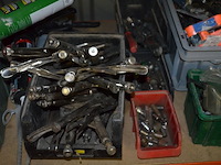 12 pvc bakjes gevuld met klein handgerief - afbeelding 4 van  7