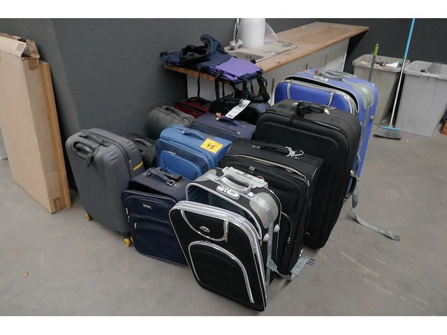 12 reiskoffers - afbeelding 1 van  5