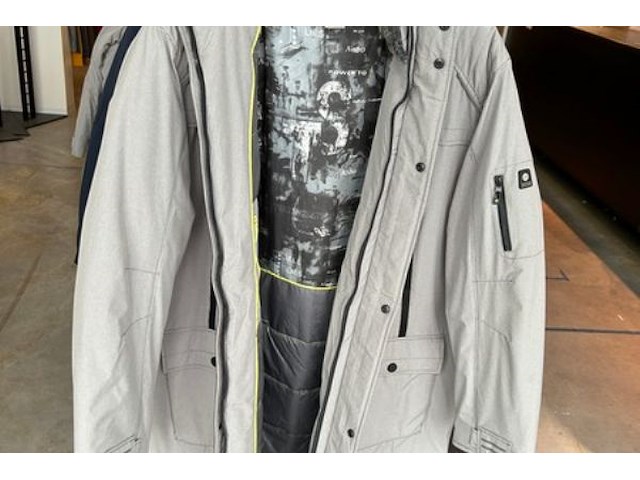 12 sportieve heren winterjassen - afbeelding 12 van  14