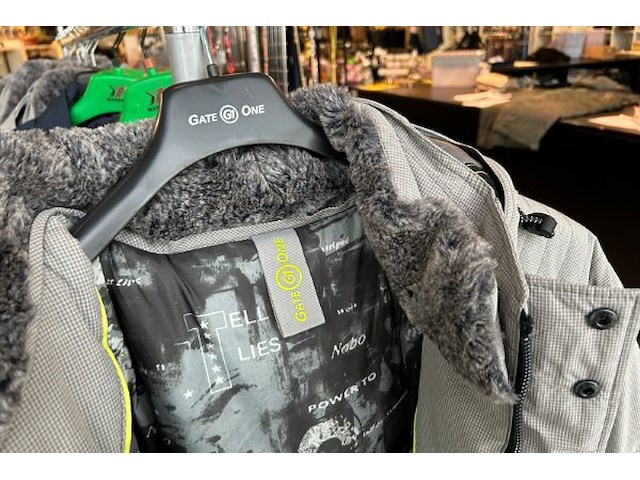 12 sportieve heren winterjassen - afbeelding 13 van  14