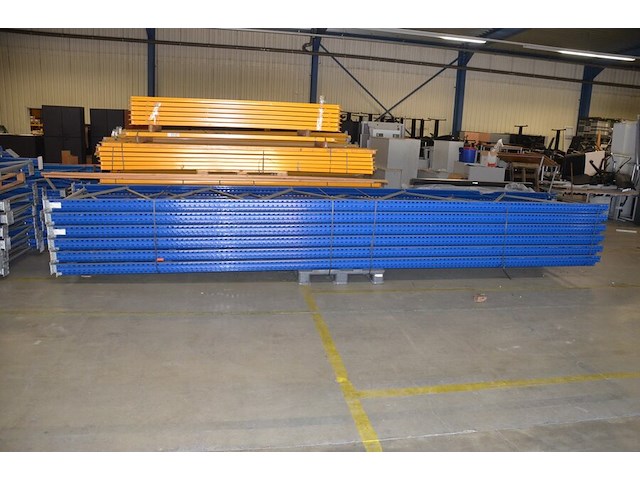 12 staanders blauw afm. 6,50m hoogte en 1,10m breedte jungheinrich - afbeelding 1 van  7