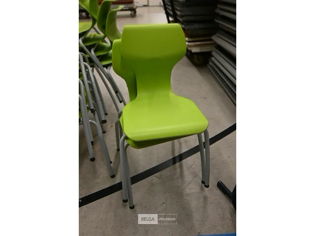 ± 12 stapelbare stoelen - afbeelding 3 van  4
