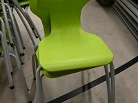 ± 12 stapelbare stoelen - afbeelding 3 van  4