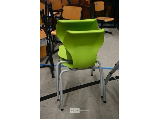 ± 12 stapelbare stoelen - afbeelding 4 van  4