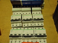 12 stroomonderbrekers - afbeelding 1 van  1