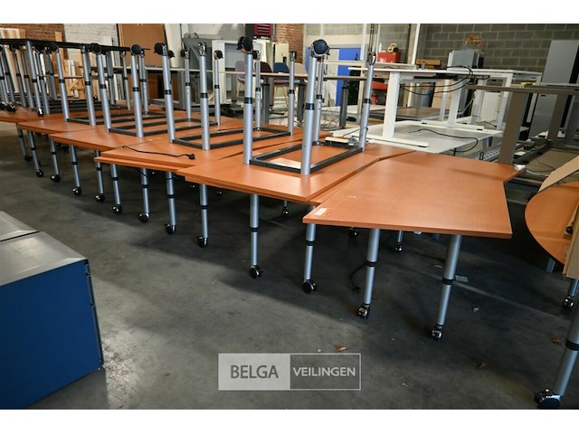 12 x bureautafel op wielen met hoek - afbeelding 1 van  7