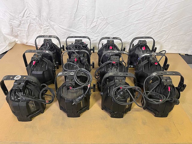 12 x etc s4 par 750w w/mfl lens w/barndoor - afbeelding 1 van  12