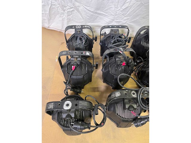 12 x etc s4 par 750w w/mfl lens w/barndoor - afbeelding 6 van  12