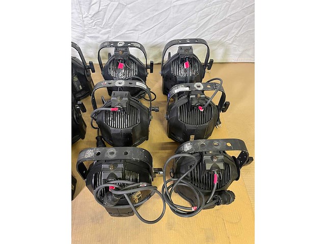 12 x etc s4 par 750w w/mfl lens w/barndoor - afbeelding 6 van  11