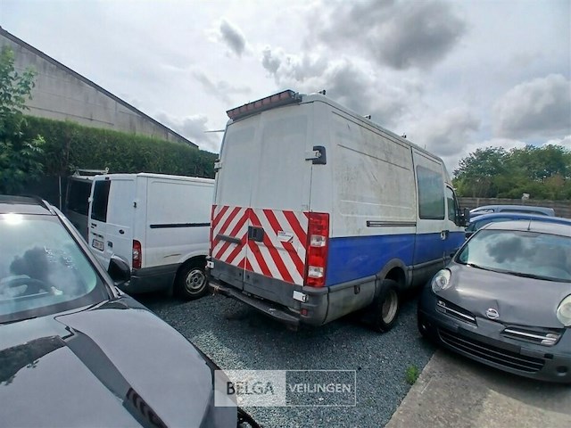 12 x in beslag genomen voertuig, enkel voor vergunninghouders en erkende centra voor verschroting - afbeelding 14 van  19