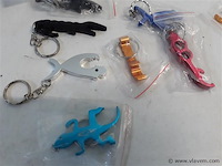 12 x sleutelhanger flessenopener mix - afbeelding 2 van  2