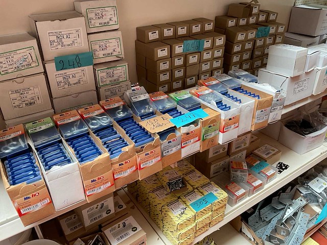 120 dozen schroefogen; schroefhaken; sluitringen; vleugelmoeren - afbeelding 2 van  6