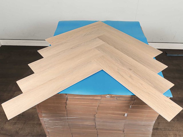 122 m2 pvc spc click visgraat met xps onderlaag - 750 x 150 x 5+1 mm - afbeelding 1 van  1