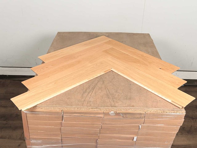 123 m2 parket eiken visgraat - 725 x 130 x 14 mm - afbeelding 3 van  4
