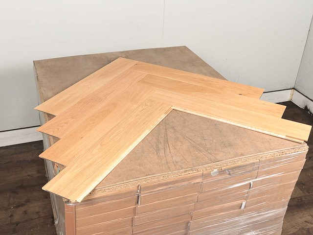 123 m2 parket eiken visgraat - 725 x 130 x 14 mm - afbeelding 4 van  4