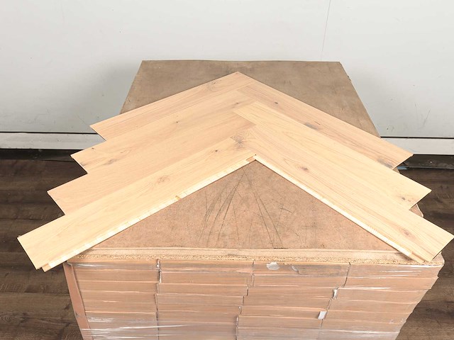 124 m2 parket eiken visgraat - 725 x 130 x 14 mm - afbeelding 3 van  4
