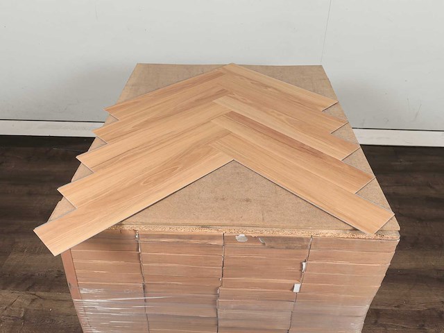 129 m2 pvc spc click visgraat - 635 x 127 x 5 mm - afbeelding 1 van  1