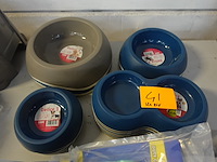 12x diverse drink/voederbakjes - afbeelding 1 van  4