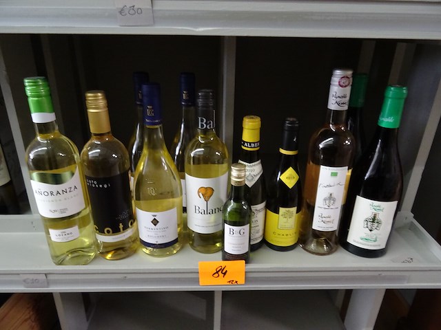 12x diverse witte wijnen - afbeelding 1 van  4