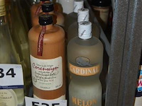 12x fles sterke drank, wo. erven lucas bols corenwyn (extra oude belegen, 38% vol) en cardinal melon schnapps (0.5l, 20% vol) - afbeelding 1 van  2